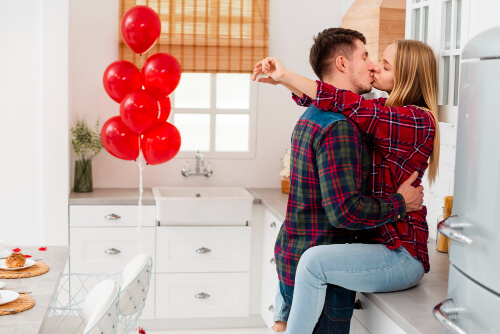Tips to enjoy first kiss on kiss day.